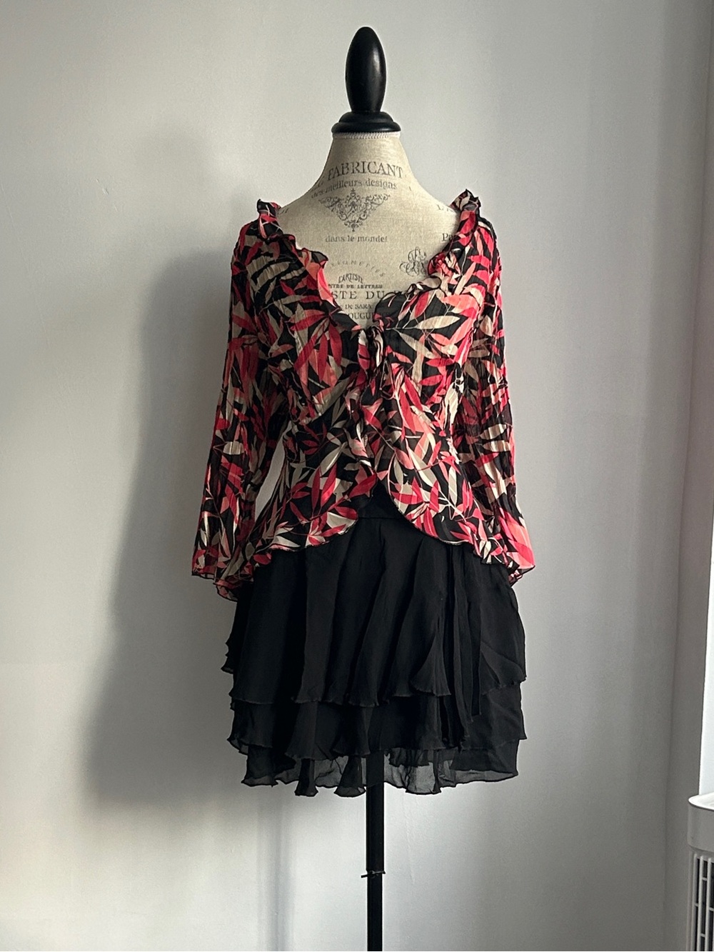 Studio Pink and Black Leaf-Print V-Neck Blouse